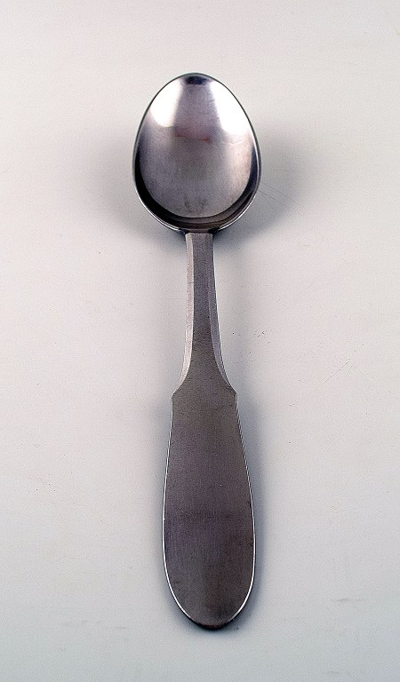 Georg Jensen, GJ Mitra stainless steel cutlery.
Dinner spoon. Several on stock.