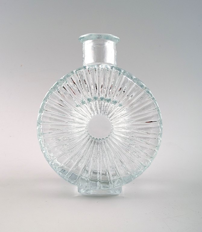 HELENA TYNELL vase/flaske i kunstglas, Solflasken, Riihimäen Lasi. Formgivet 
1964. Klart glas. Svensk design.