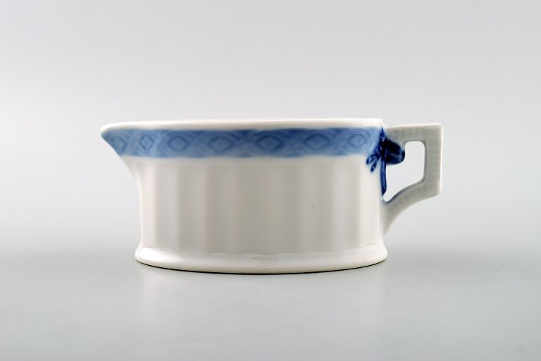 Blue Fan Royal Copenhagen porcelain dinnerware. 
Small creamer no. 11562.