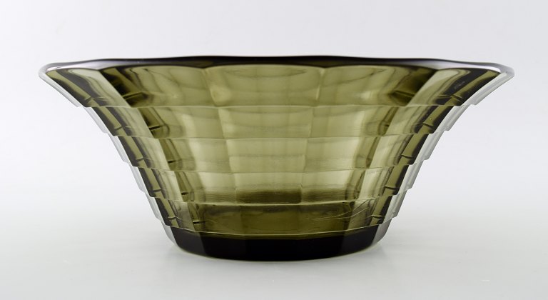 Art deco bowl. Edvard Hald for Orrefors/Sandvik.
Topaz coloured bowl with rigdes.
