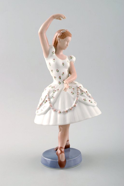 B & G / Bing & Grondahl - Columbine porcelain figurine - number 2355.