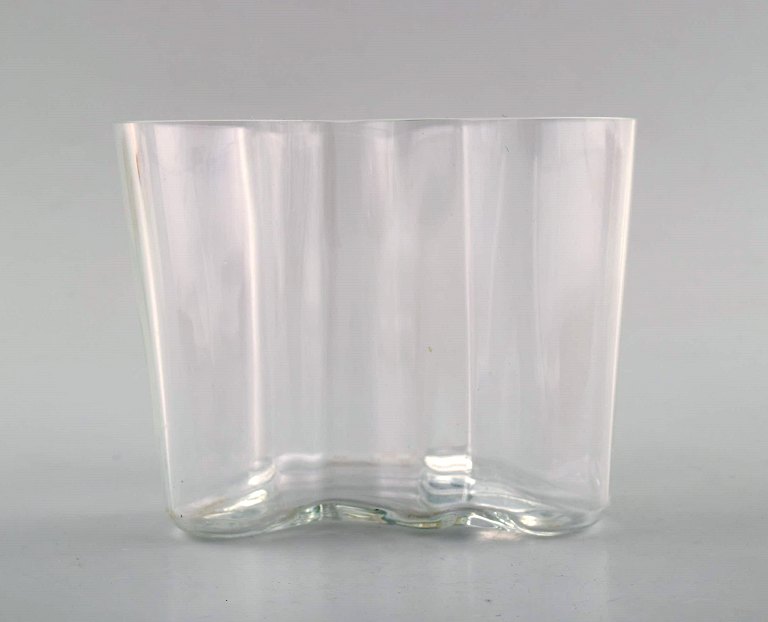 Alvar Aalto, Iittala. art glass vase.
