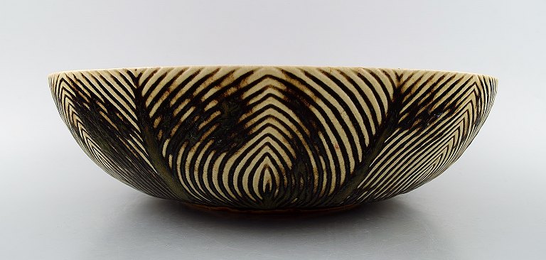 Axel Salto for Royal Copenhagen: Large bowl in stoneware exterior modeled with 
fluted pattern.