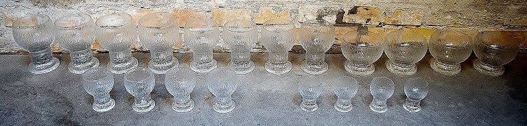 20 glas Iittala Ultima Kekkerit glas-service, moderne finsk glas, designet af  
Timo Sarpaneva. Komplet glasservice til 4 personer.
