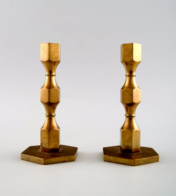 Gusum metal, a pair of candlesticks in brass.
