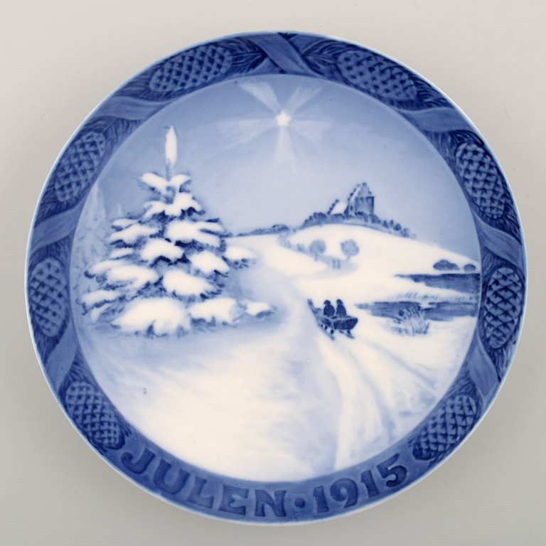Royal Copenhagen, Christmas plate from 1915.
