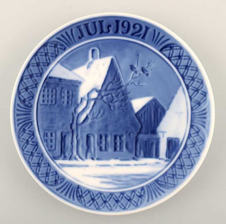 Royal Copenhagen, Christmas plate from 1921.
