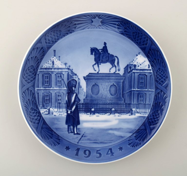 Royal Copenhagen, Christmas plate from 1954.
