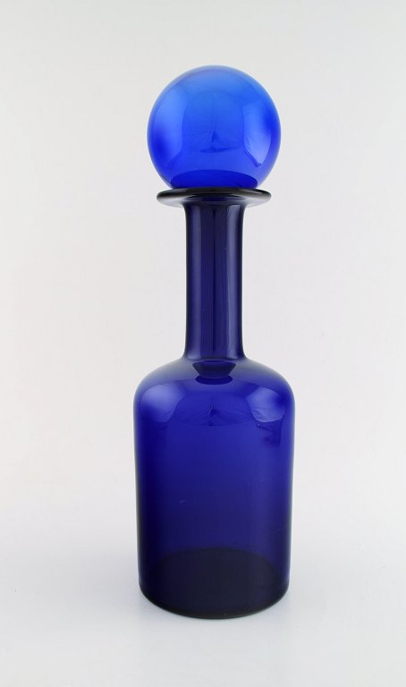 Holmegaard huge vase/bottle with lid in the shape of a ball, Otto Brauer. Dark 
blue art glass.
