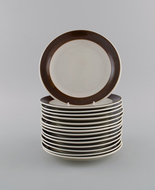 Hertha Bengtson (1917-1993) for Rörstrand. 15 Koka plates in glazed stoneware. 
1960s.
