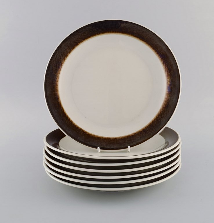 Hertha Bengtson (1917-1993) for Rörstrand. Seven Koka dinner plates in glazed 
stoneware. 1960s.
