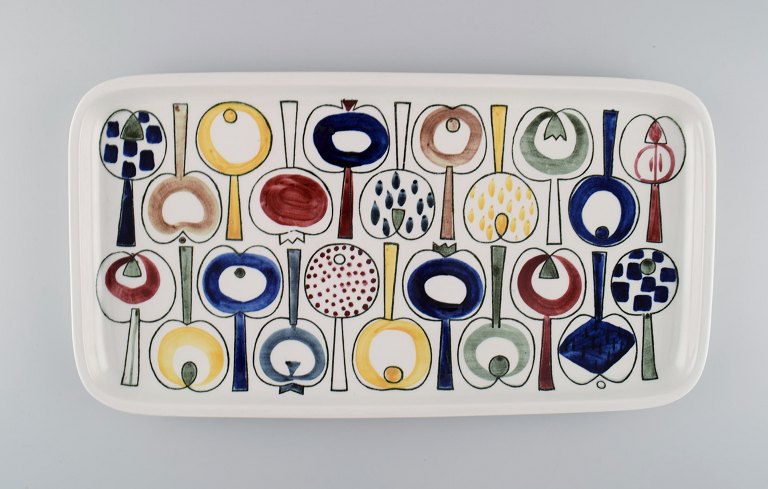 Marianne Westmann for Rörstrand. Large dish in hand-painted stoneware. Colorful 
Swedish design. 1950s.
