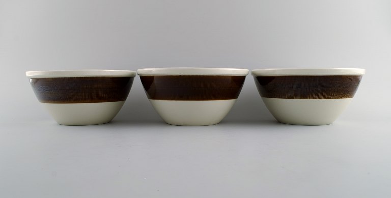 Hertha Bengtson (1917-1993) for Rörstrand. Three Koka bowls in glazed stoneware. 
1960s.
