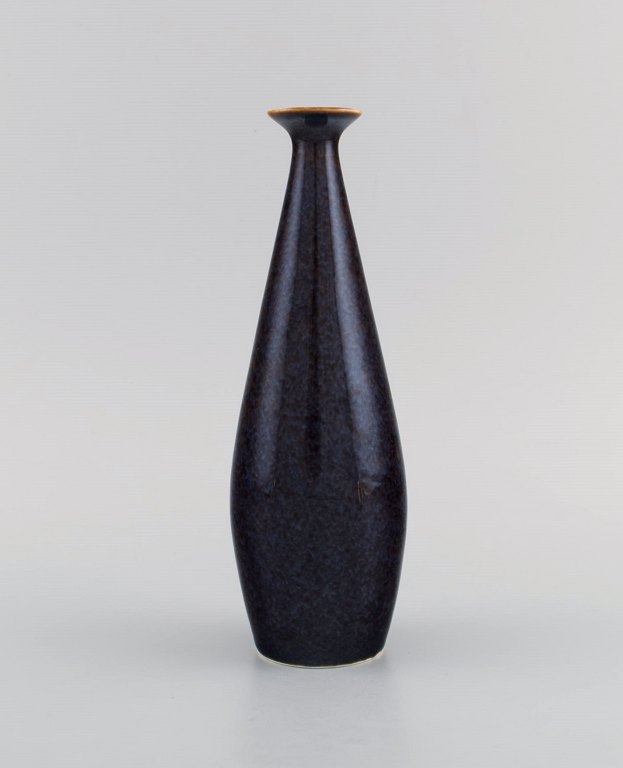 Carl Harry Stålhane (1920-1990) for Rörstrand. Vase i glaseret keramik. Smuk 
spættet glasur. 1960