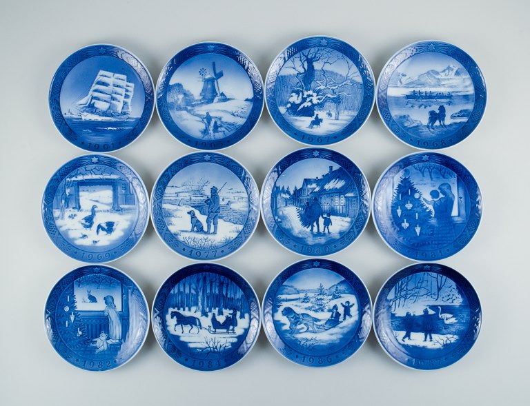 12 Royal Copenhagen Christmas plates from the 1960s / 70s / 80s.
