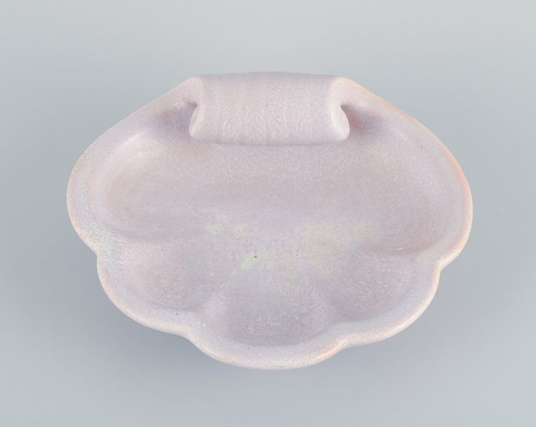 Gunnar Nylund (1904–1997) for Rörstrand, shell-shaped bowl in pink tones.