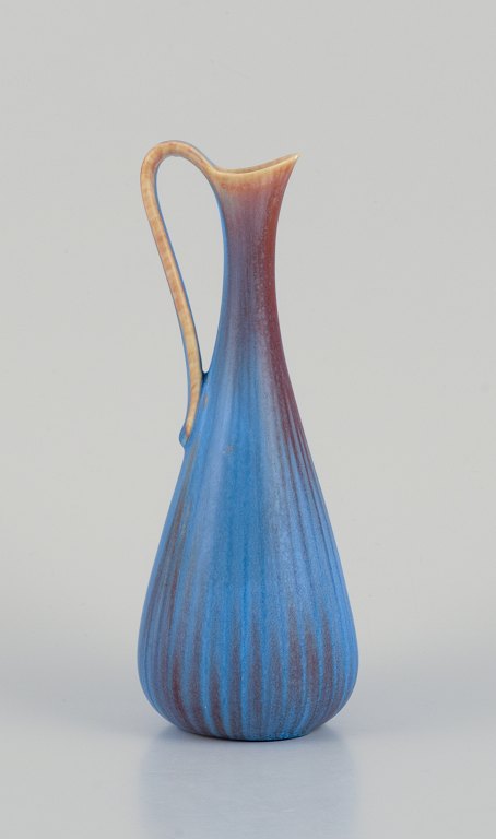 Gunnar Nylund for Rörstrand. Keramikkande med glasur i blå og brune nuancer. 
Slank form.