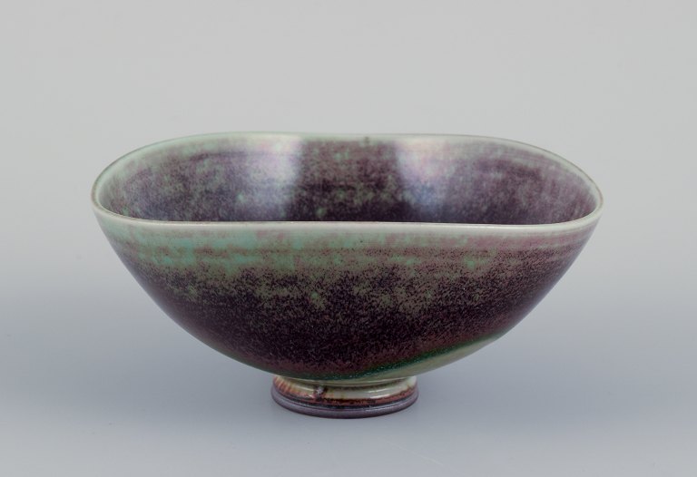Berndt Friberg for Gustavsberg, Sweden.
Unique "Studiohand" ceramic bowl in Aniara glaze.
