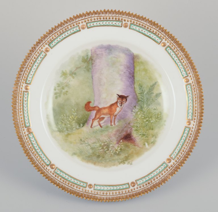 Royal Copenhagen Fauna Danica, hjemmedekoreret middagstallerken med motiv af 
ræv.