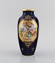 Antique Wien vase in hand-painted porcelain. Classic motifs and gold decoration 
on a dark blue background. Late 19th century.
