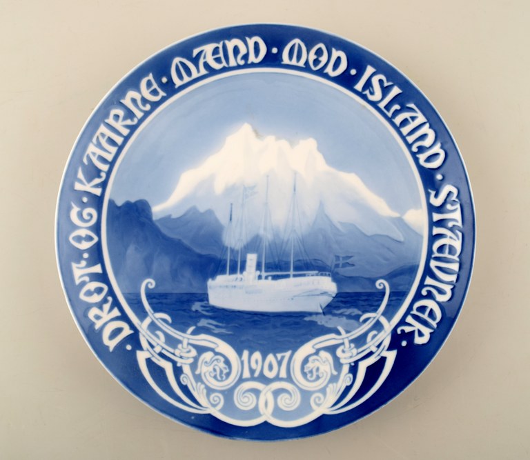 Rare B&G, Bing & Grondahl commemorative / jubilee plate.
"Drot og kaarne maend mod Island staevner". 1907.
