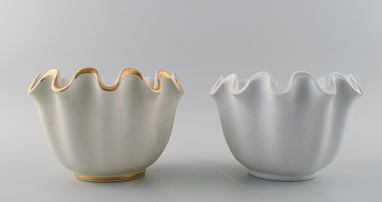 Wilhelm Kåge, Gustavsberg studiohand, "Carrara" 2 keramikvaser.
