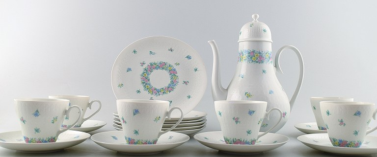 Rosenthal studio line, Wiinblad. 6 persons coffee service with floral 
decoration.