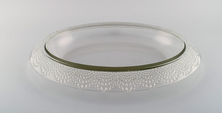Large early René Lalique Tokyo jardiniere in art glass with molded pearls 
decoration all around the rim. Ca. 1934.
