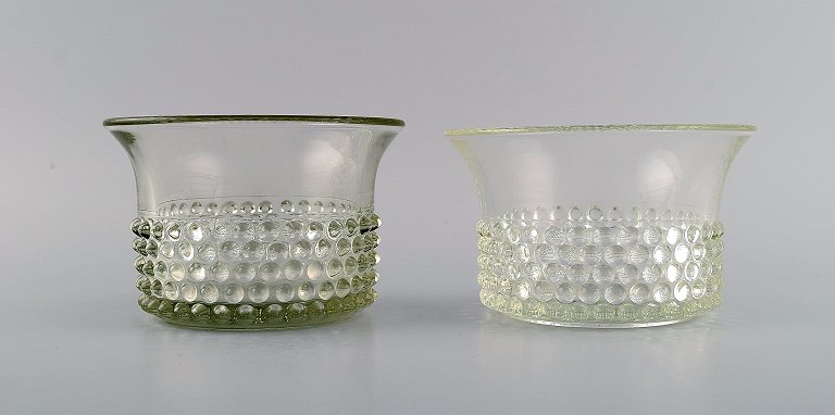 Saara Hopea for Nuutajärvi. Two bowls in art glass. Budded design. 1960 / 70s.
