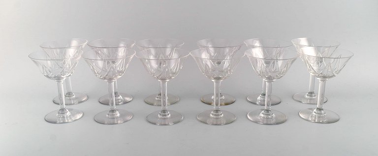 St. Louis, Belgien. Tolv champagneglas i mundblæst krystalglas. 1930/40