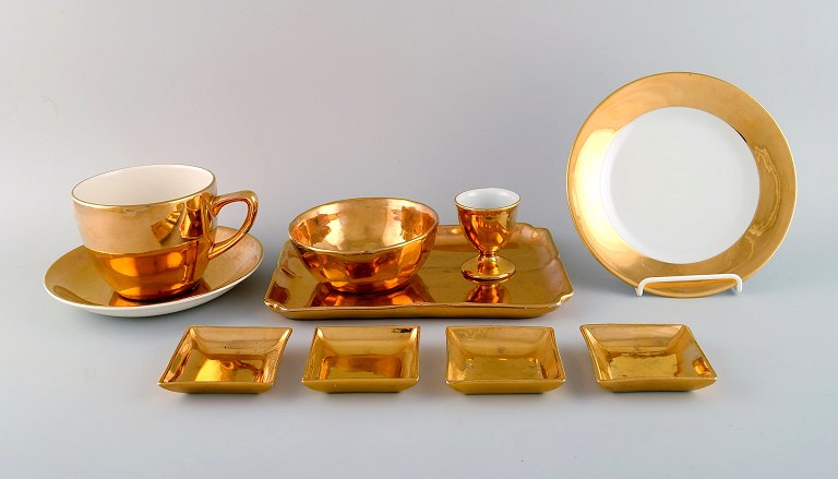 Langenthal, Schweiz among others. Egoist coffee service in porcelain with 
hand-painted gold decoration. 1930/40s.
