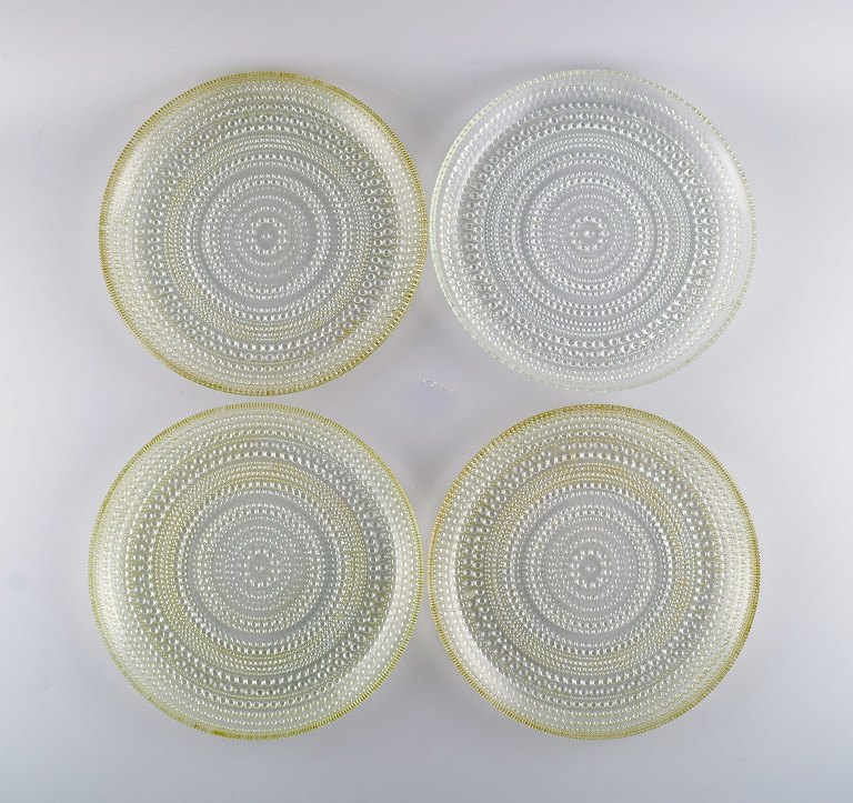 Oiva Toikka for Arabia. Four Round Kastehelmi art glass dishes. Finnish design, 
1970s.
