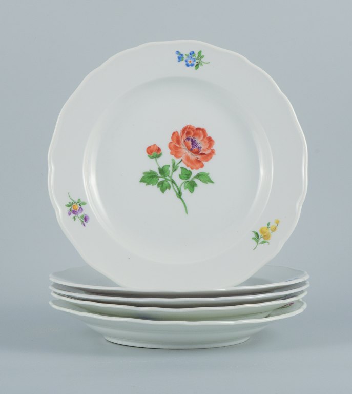Meissen, Germany.
Five porcelain dinner plates decorated with flowers.