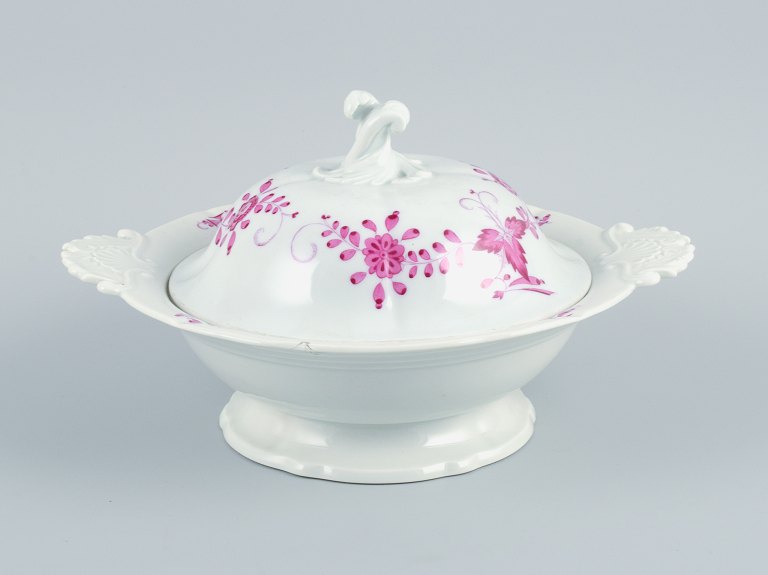 Meissen, Germany, Pink Indian, round terrine with lid.
