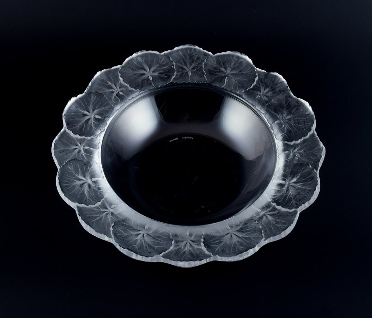 René Lalique, Honfleur bowl in art glass.