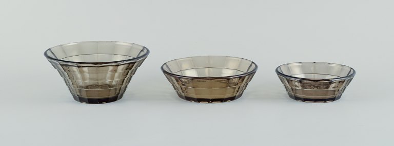 Simon Gate (1883-1945) for Orrefors/Sandvik, Sweden.
A set of three Art Deco bowls in smoked coloured pressed glass.