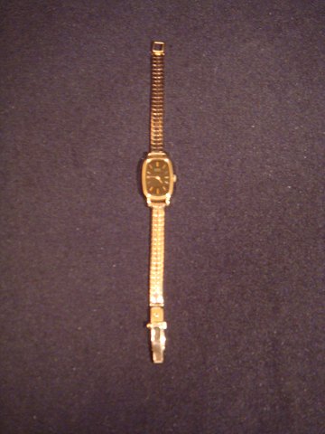  - Ladies Wrist watch. Seiko Quartz. with steel box on the  back . 091158 / R 1320-5530 * Gold b