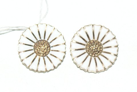 A. Michelsen Daisy Earrings in Sterling Silver
Model with Clips
Diameter 1.7 cm.