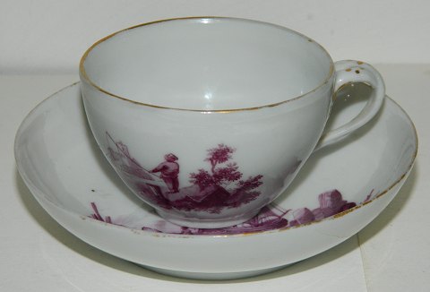 Royal Copenhagen cup and saucer from the 18th. Century 
Google Oversæt til virksomheder:OversætterkitWebsiteoversætterFind nye markeder
