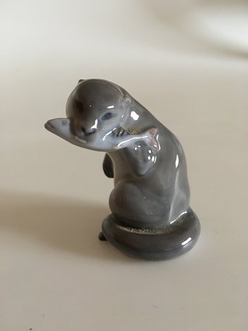 Royal Copenhagen Figurine Otter with Fish No 2333