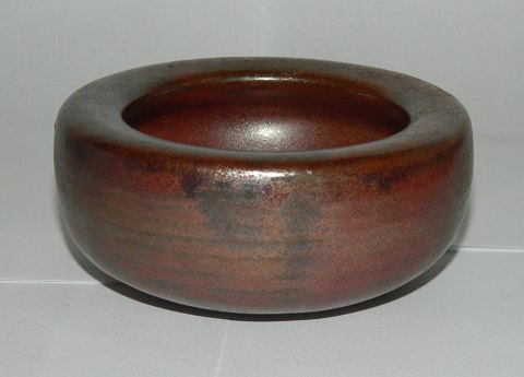 Brown glazed ceramic bowl by Alev Siesbye