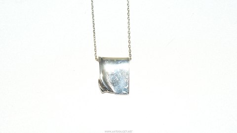 Silver necklace with pendant