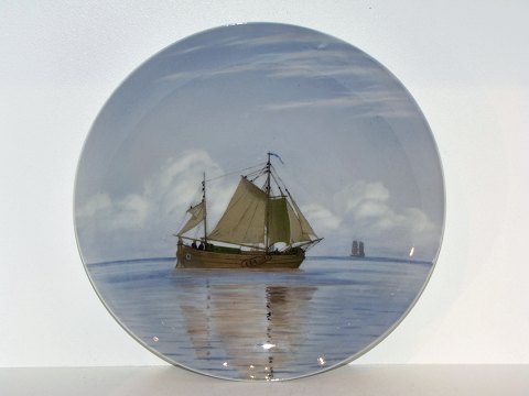 Royal Copenhagen
Large plate, ships on ocean from 1898-1923