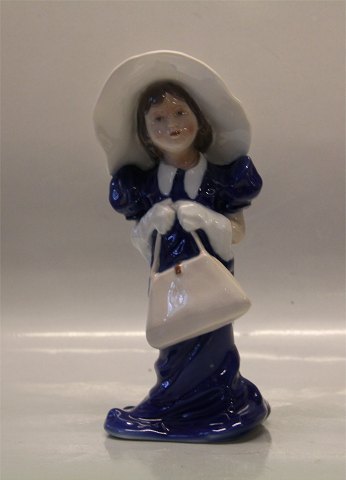 Royal Copenhagen figurine 0533 RC Girl - dressed up 20 cm (B&G 2533)