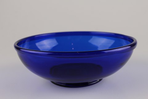 Plate for milk
made of blue glass
Holmegaard 1900 century