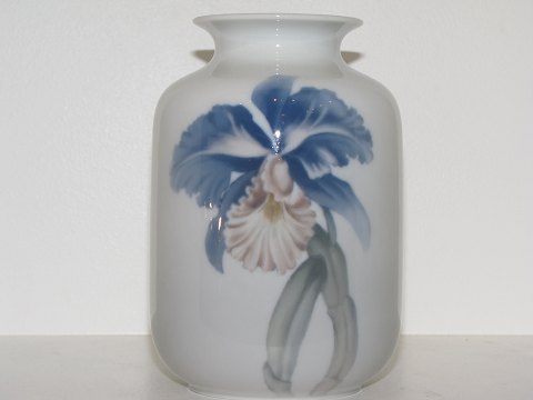 Bing & Grøndahl vase med blomster fra 1952-1958