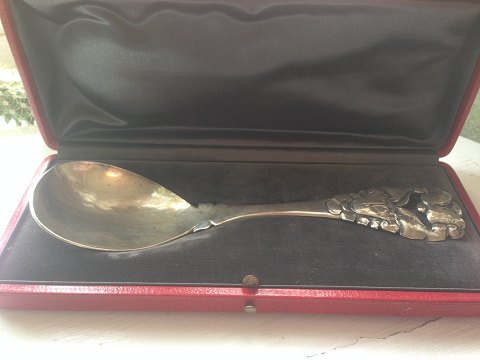 Bindesboel Silver Serving spoon from Holger Kysters Silversmithy in a boks