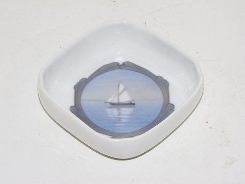 Royal Copenhagen
Small bowl with sail boat at sea from 1898-1923