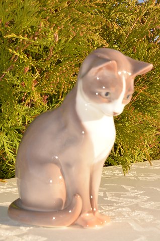 Bing & Grondahl Figurine 1876 Cat sitting