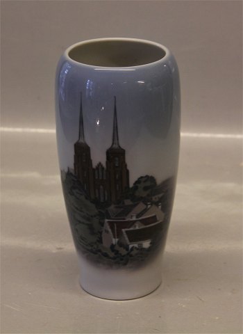 Kongelig Dansk 4557 Kgl. Vase Roskilde Domkirke 17 cm 960-1960
